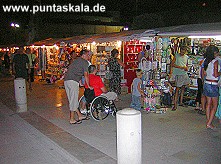 Die St�nde sind voll mit Souveniren welche Sie immer an den Urlaub erinnern werden...